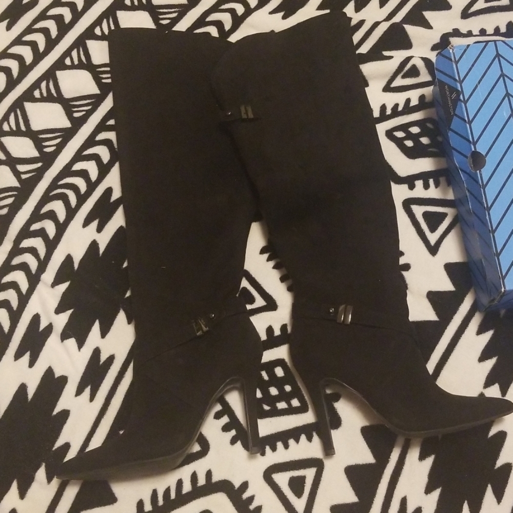 Heeled boots